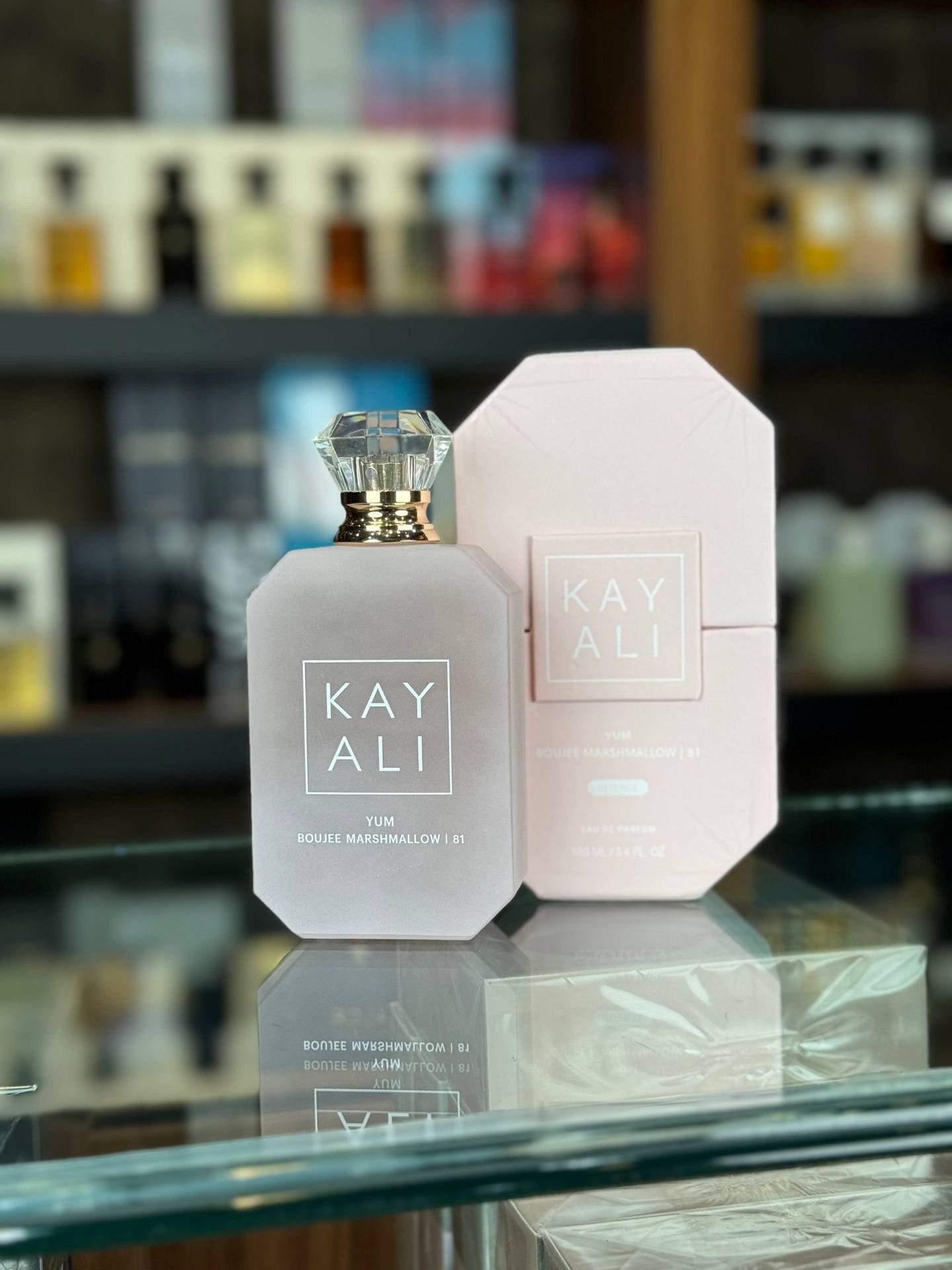 ادکلن کایالی یام بوجی مارشمالو 100میل با رایحه مارشمالو | Kayali Yum Boujee Marshmallow 81 ادکلن کایالی یام بوجی مارشمالو 100میل با رایحه مارشمالو | Kayali Yum Boujee Marshmallow 81